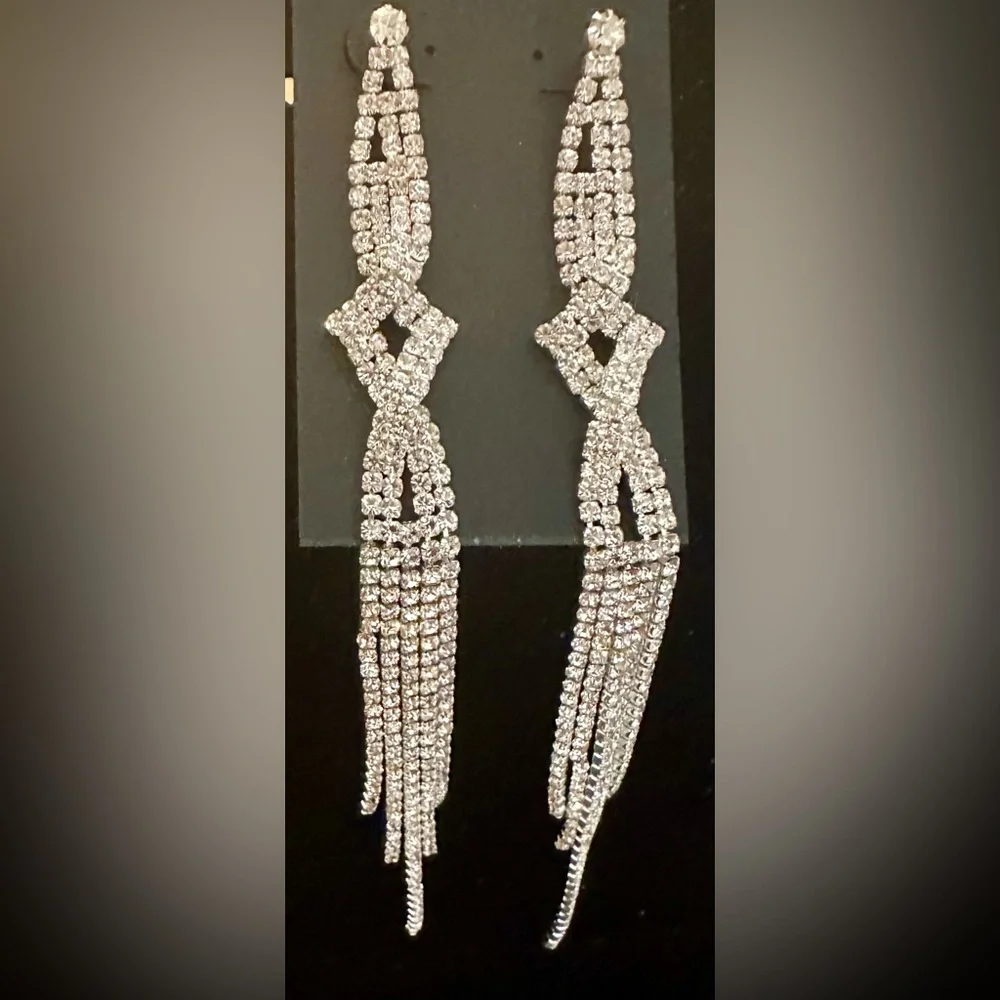 NWT Cache Rhinestone Silver Dangle Earrings - Picture 4 of 6